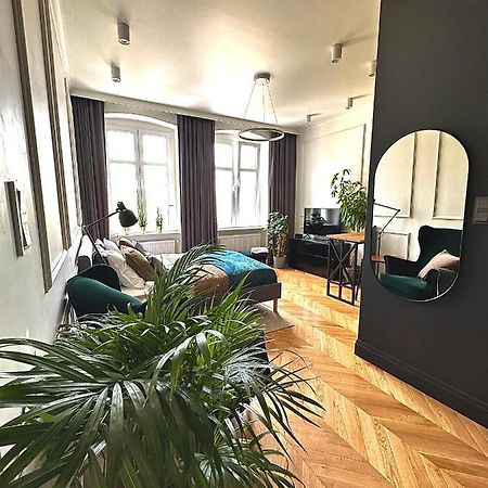 Apartament Grafitowy Apartment พอซนาน ภายนอก รูปภาพ