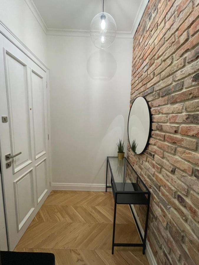 Apartament Grafitowy Apartment พอซนาน ภายนอก รูปภาพ