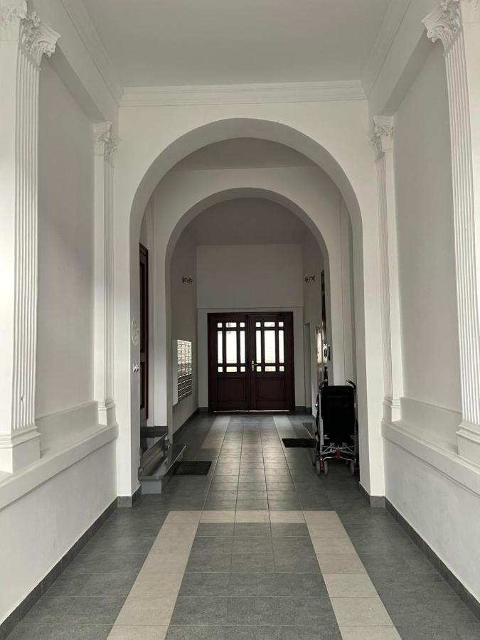 Apartament Grafitowy Apartment พอซนาน ภายนอก รูปภาพ