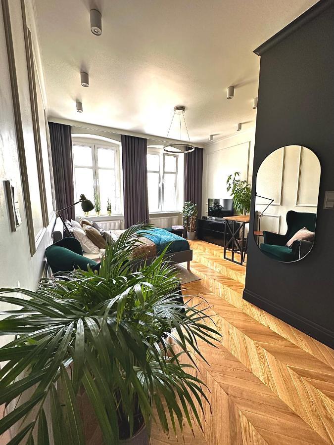 Apartament Grafitowy Apartment พอซนาน ภายนอก รูปภาพ