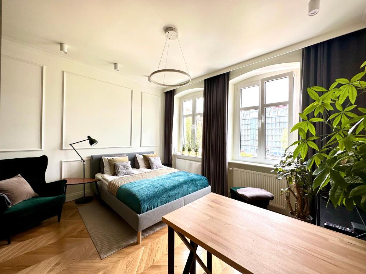 Apartament Grafitowy Apartment พอซนาน ภายนอก รูปภาพ